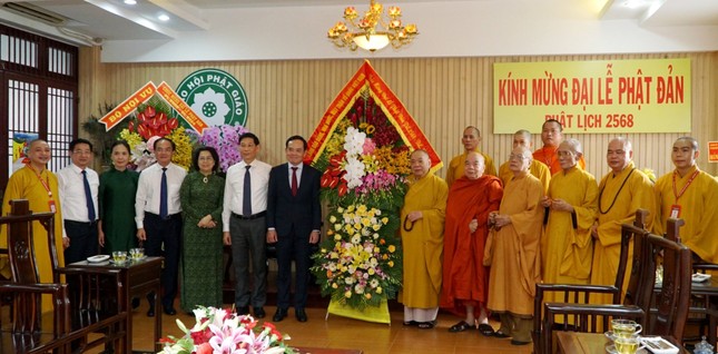 Phó Thủ tướng Chính phủ Trần Lưu Quang và Đoàn công tác thăm, chúc mừng Pháp chủ, chư vị lãnh đạo Giáo hội Phật giáo Việt Nam nhân mùa Phật đản Phật lịch 2568 - Dương lịch 2024