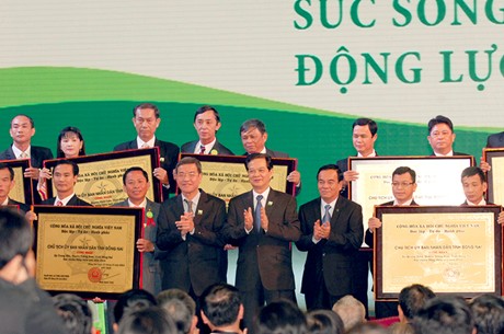 Thủ tướng trao Bằng công nhận “Huyện nông thôn mới” đầu tiên trên cả nước