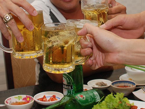 Tiếp khách, hội nghị cũng cấm tiệt rượu bia