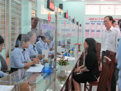 Phải xin lỗi dân nếu chậm trễ trong giải quyết thủ tục hành chính