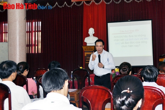 Trang bị kỹ năng giao tiếp trong thực thi công vụ cho cán bộ công chức