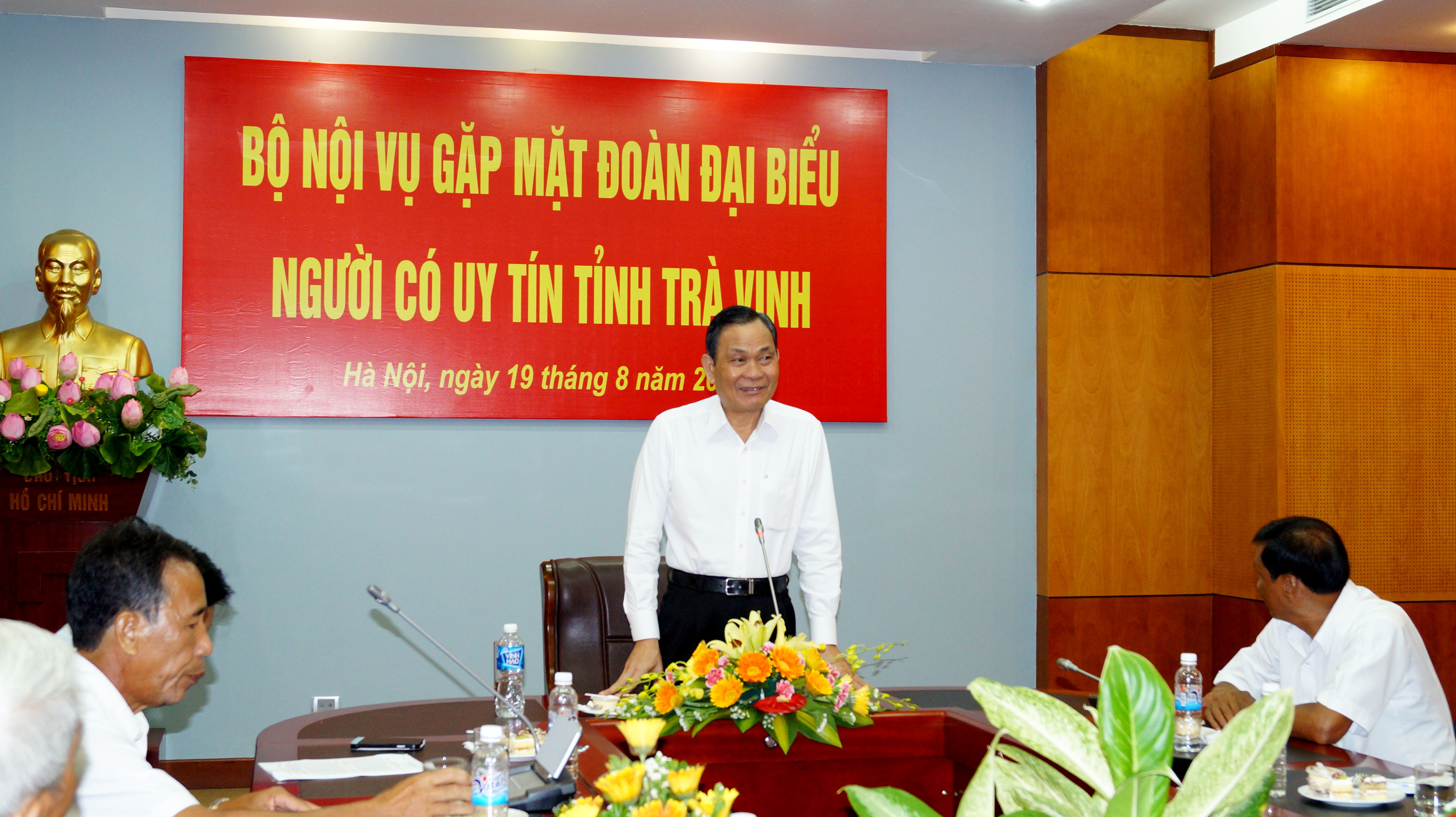 Bộ Nội vụ gặp mặt Đoàn đại biểu người có uy tín tỉnh Trà Vinh