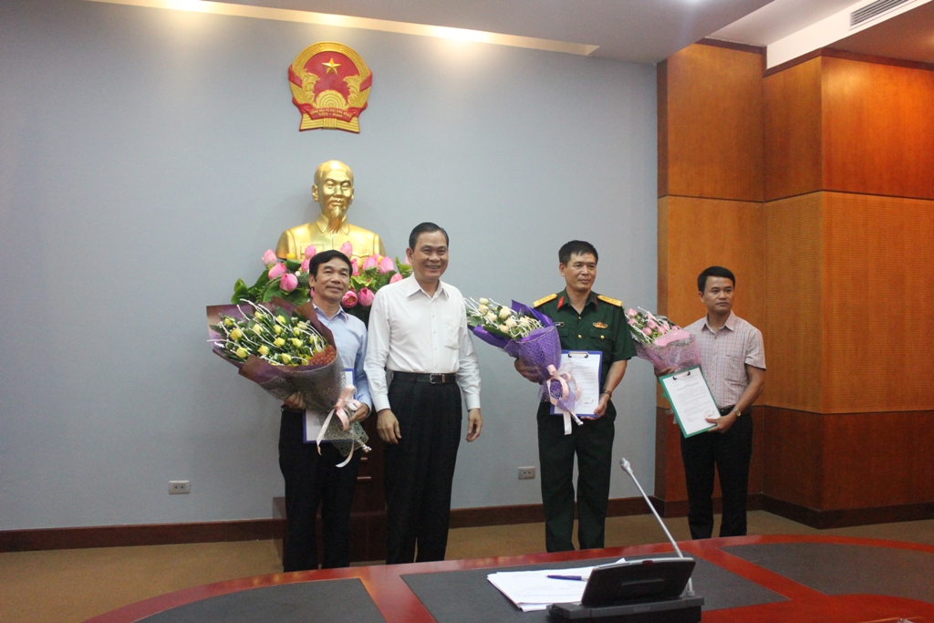 Bộ Nội vụ tổ chức Lễ công bố và trao Quyết định về việc kết thúc biệt phái công tác đối với ông Mai Thanh Bình, ông Phạm Tuyên  và ông Vũ Thế Khương 