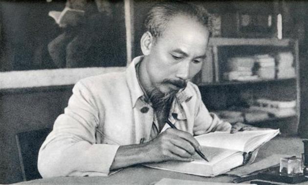 Học Bác từ những điều giản dị