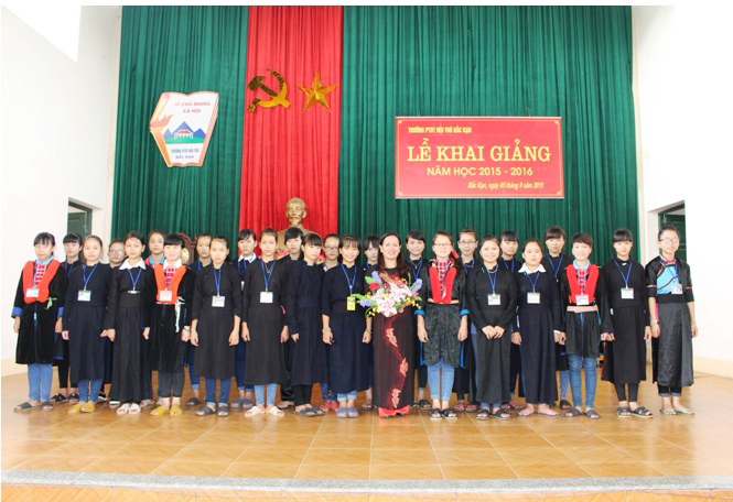 Phó Hiệu trưởng, phụ trách công tác chuyên môn trường PTDT Nội Trú Bắc Kạn Ma Thị Thái học tập và làm theo tấm gương đạo đức Hồ Chí Minh