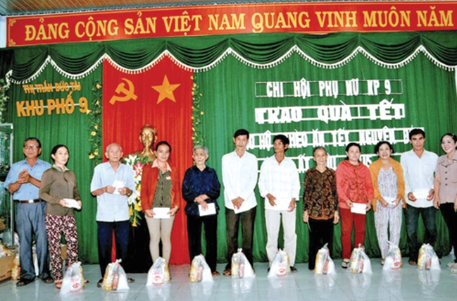 Tạo lòng tin với dân