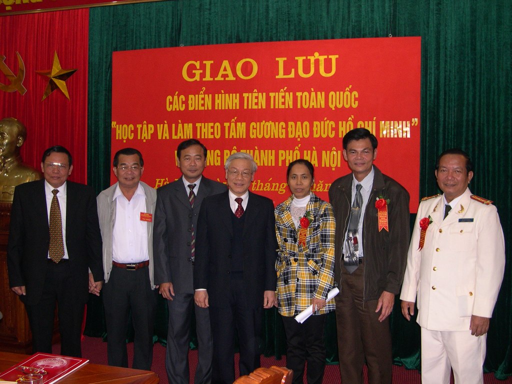 Bí thư Đảng bộ, Hiệu trưởng Trường Cao đẳng Kinh tế - Kỹ thuật tỉnh Bạc Liêu Trần Công Chánh học tập và làm theo tấm gương đạo đức Hồ Chí Minh