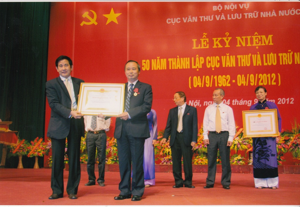 Thạc sĩ Lưu trữ học Hà Văn Huề, Giám đốc Trung tâm Lưu trữ quốc gia I, Cục Văn thư và Lưu trữ nhà nước học tập và làm theo tấm gương đạo đức Hồ Chí Minh