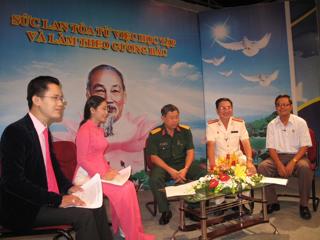 Tỉnh ủy viên, Phó Trưởng ban Tuyên giáo Tỉnh ủy, Giám đốc Đài Phát thanh – Truyền hình tỉnh Bình Dương Đỗ Văn Trung “Học tập và làm theo tấm gương đạo đức Hồ Chí Minh”