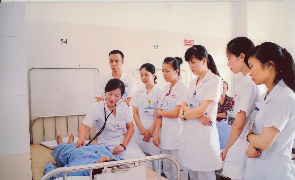 Trung tá Trần Thị Quyên Thạc sỹ, Bác sỹ chuyên khoa II - Trưởng khoa Khám bệnh, Bệnh viện Y học cổ truyền, Tổng cục Hậu Cần-Kỹ thuật, Bộ Công an: Điển hình trong phong trào tiếp tục học tập và làm theo tấm gương đạo đức Hồ Chí Minh