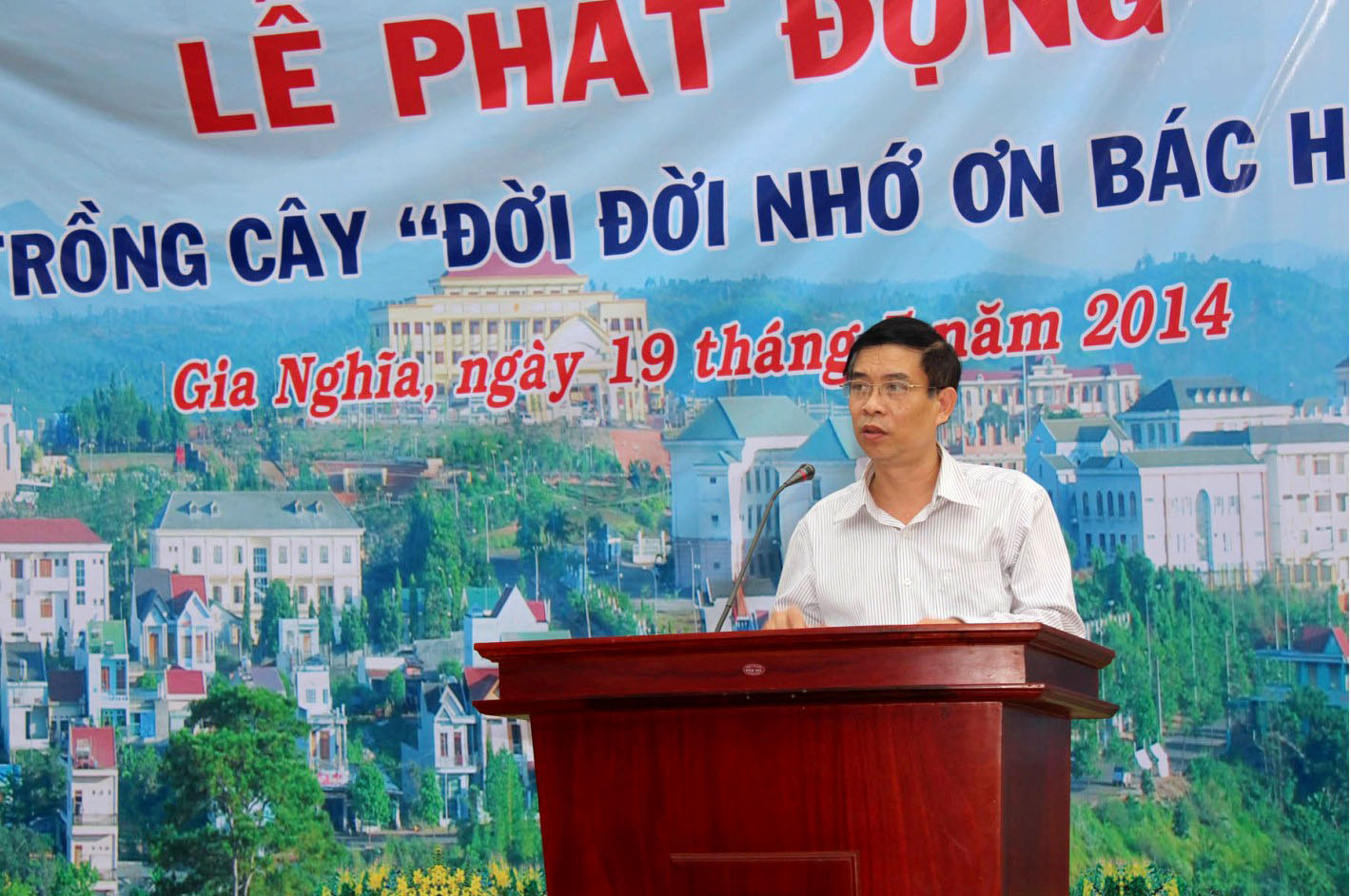 Bác sỹ - Thạc sỹ Trần Văn Hùng: Điển hình trong phong trào tiếp tục học tập và làm theo tấm gương đạo đức Hồ Chí Minh