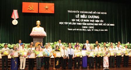 Biểu dương các tập thể, cá nhân làm theo tấm gương đạo đức Hồ Chí Minh
