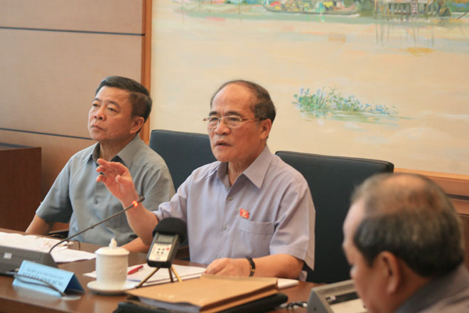 Đề nghị cắt tiền hội họp, đi nước ngoài để tăng lương