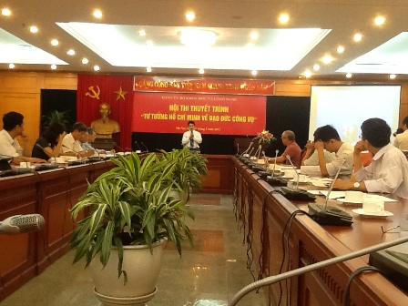 Viện Ứng dụng Công nghệ học tập và làm theo tấm gương đạo đức Hồ Chí Minh