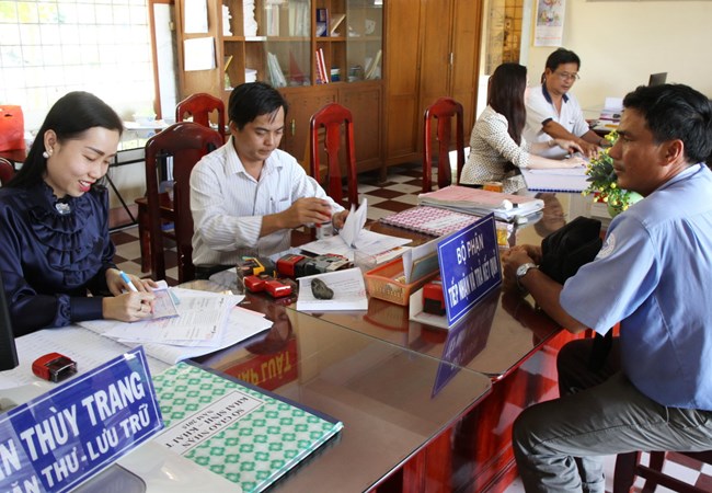 Nhiều công chức Đồng Tháp không biết... đóng dấu
