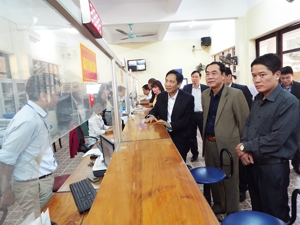 Đoàn công tác của Bộ Nội vụ kiểm tra công tác cải cách hành chính, cải cách chế độ công vụ, công chức tại tỉnh Hòa Bình 