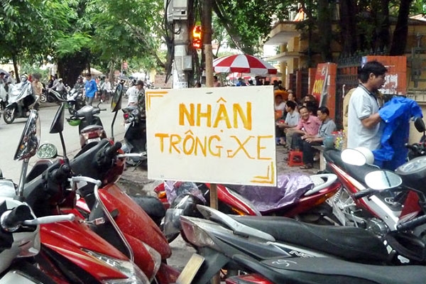 Kiểm điểm Chủ tịch phường nếu thu phí giữ xe sai