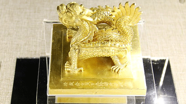 Lần đầu tiên trưng bày kim ấn và kim sách thời Nguyễn tại Huế
