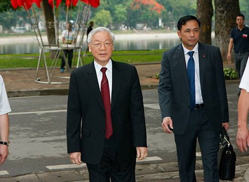 Lãnh đạo Đảng và Nhà nước đi bầu cử sớm