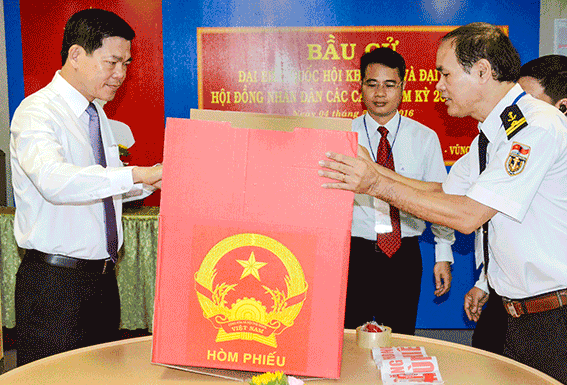 Bà Rịa-Vũng Tàu: Những cử tri đầu tiên thực hiện quyền công dân