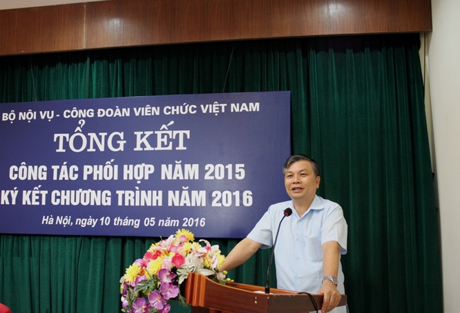Bộ Nội vụ và Công đoàn Viên chức Việt Nam tổng kết công tác phối hợp năm 2015 và ký kết chương trình năm 2016