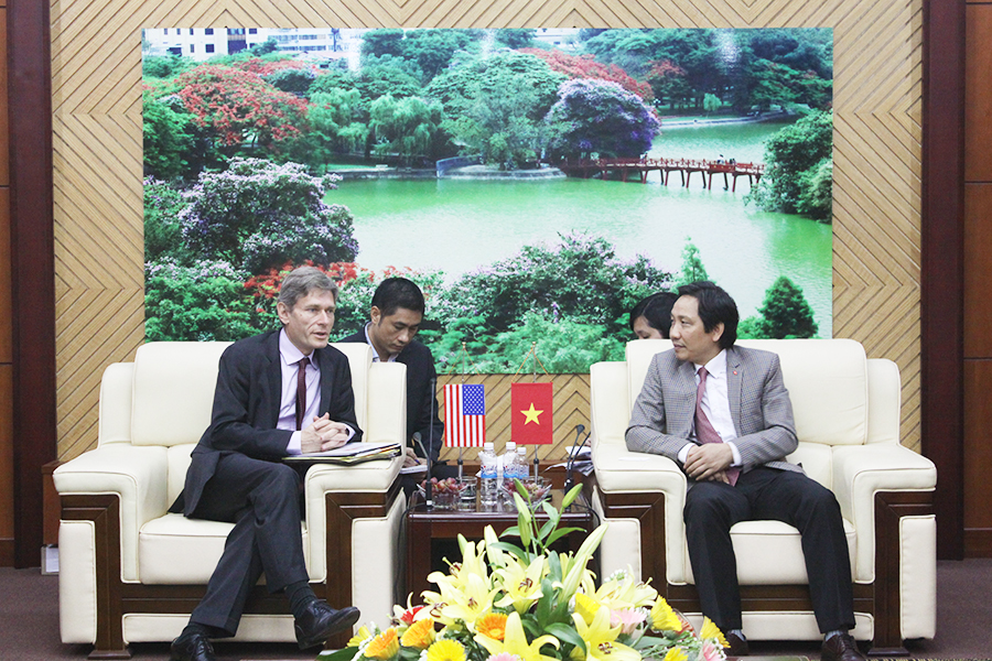Thứ trưởng Bộ Nội vụ Trần Anh Tuấn tiếp trợ lý Ngoại trưởng Hoa Kỳ Tom Malinowski