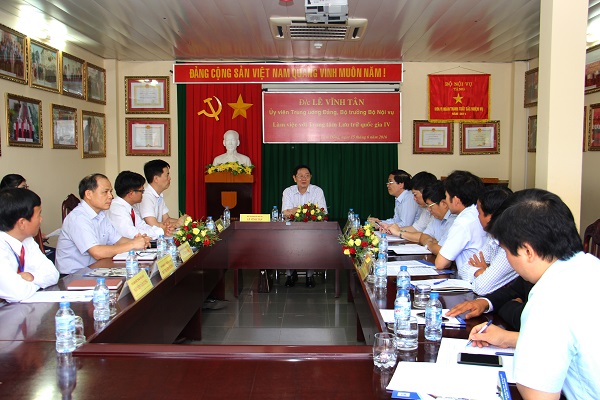 Bộ trưởng Bộ Nội vụ Lê Vĩnh Tân thăm và làm việc tại Trung tâm Lưu trữ quốc gia IV.