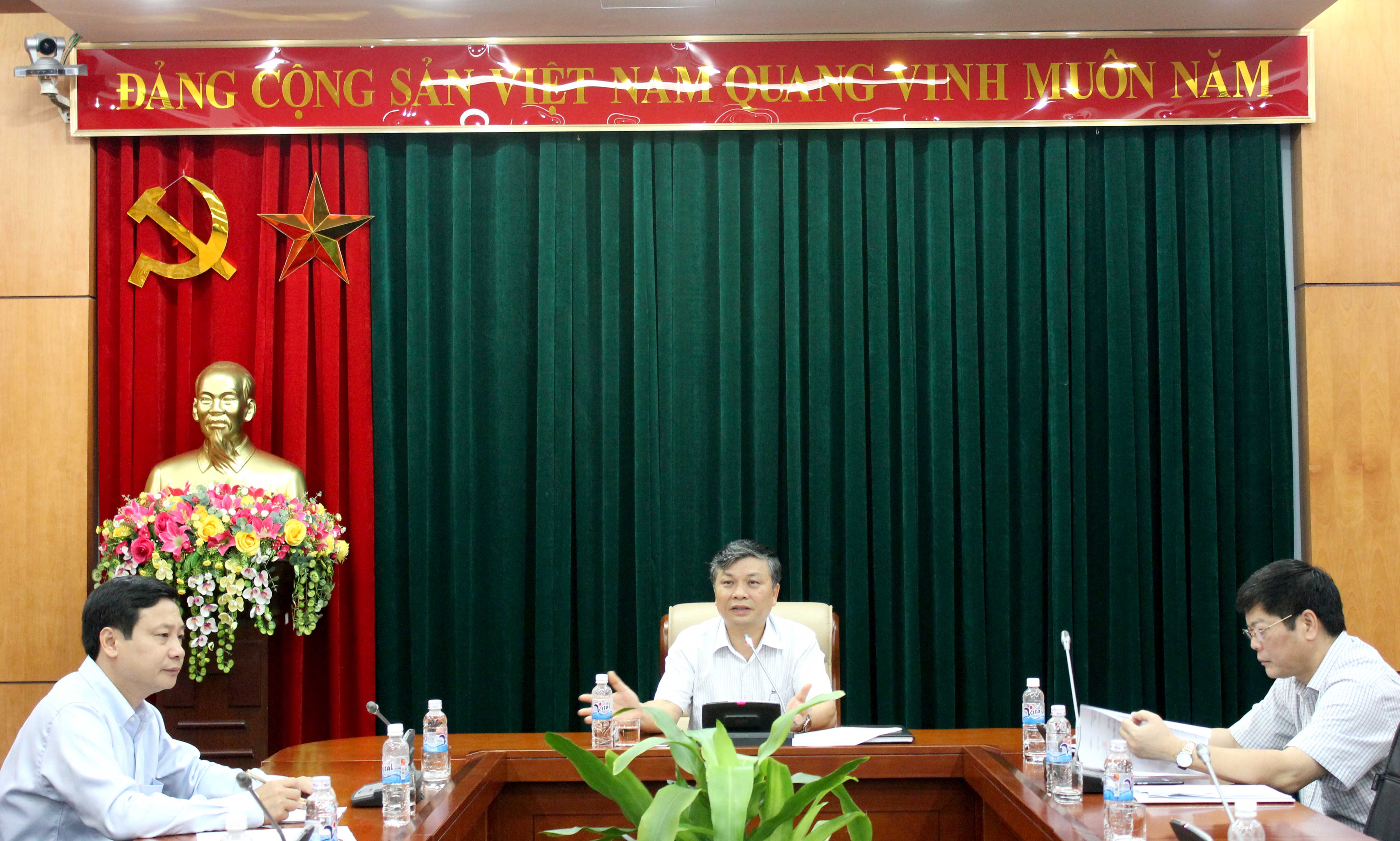 Biên soạn sách Hệ thống các văn bản pháp luật liên quan đến chức năng quản lý nhà nước của Bộ Nội vụ, giai đoạn từ năm 2008 đến nay