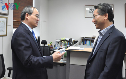 Ông Nguyễn Thiện Nhân thăm mô hình nhân dân tự quản ở Seoul, Hàn Quốc