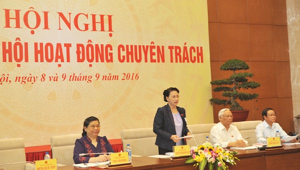 Vừa làm công chức vừa làm trong tổ chức phi Chính phủ thì quản lý thế nào?