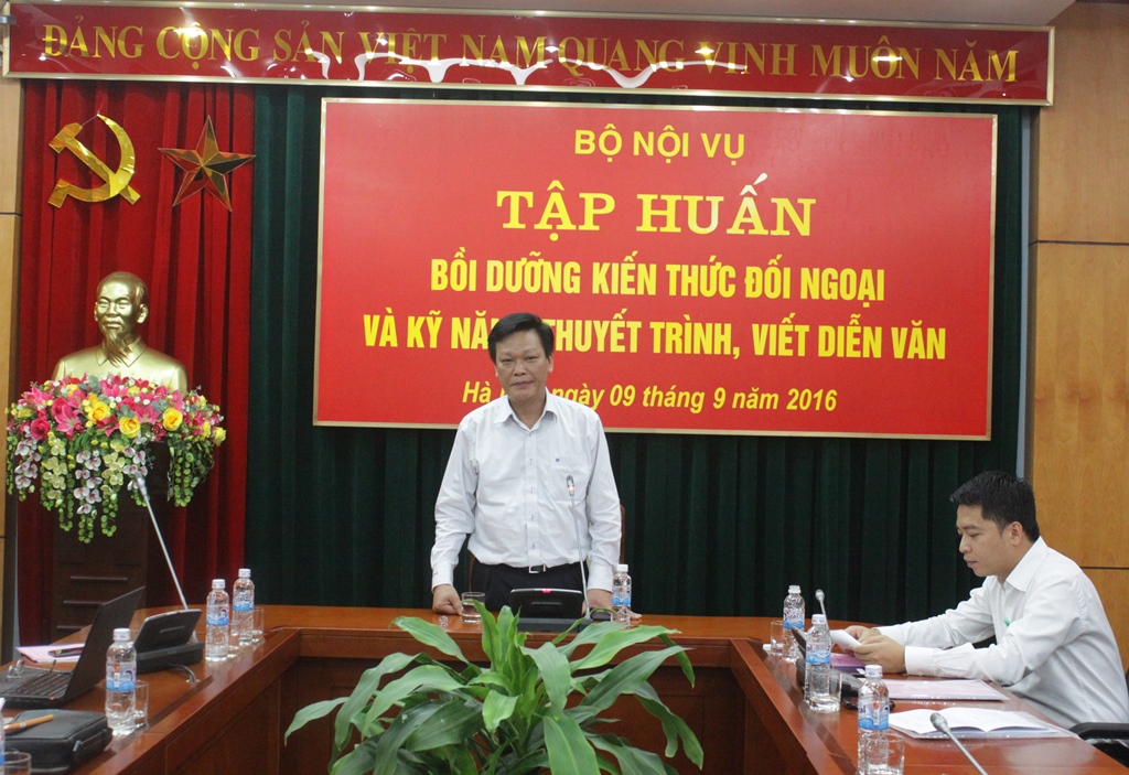 Tập huấn bồi dưỡng kiến thức đối ngoại và kỹ năng thuyết trình, viết diễn văn