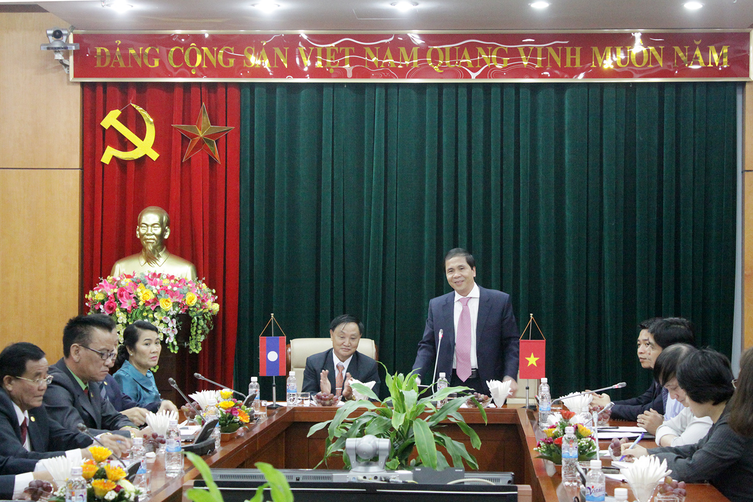 Bộ Nội vụ tiếp xã giao Đoàn cán bộ, công chức chính quyền địa phương nước CHDCND Lào