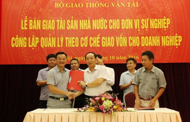 Bộ GTVT bàn giao tài sản Nhà nước cho 9 đơn vị sự nghiệp