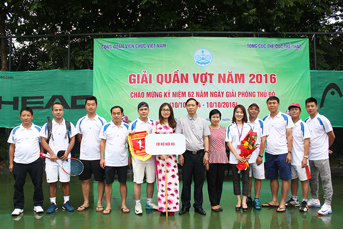 Công đoàn Bộ Nội vụ tham dự Giải quần vợt chào mừng kỷ niệm 62 năm ngày Giải phóng Thủ đô (10/10/1954 – 10/10/2016)