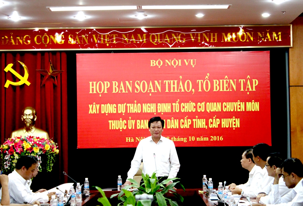 Họp xây dựng dự thảo Nghị định tổ chức cơ quan chuyên môn thuộc Ủy ban nhân dân cấp tỉnh, cấp huyện