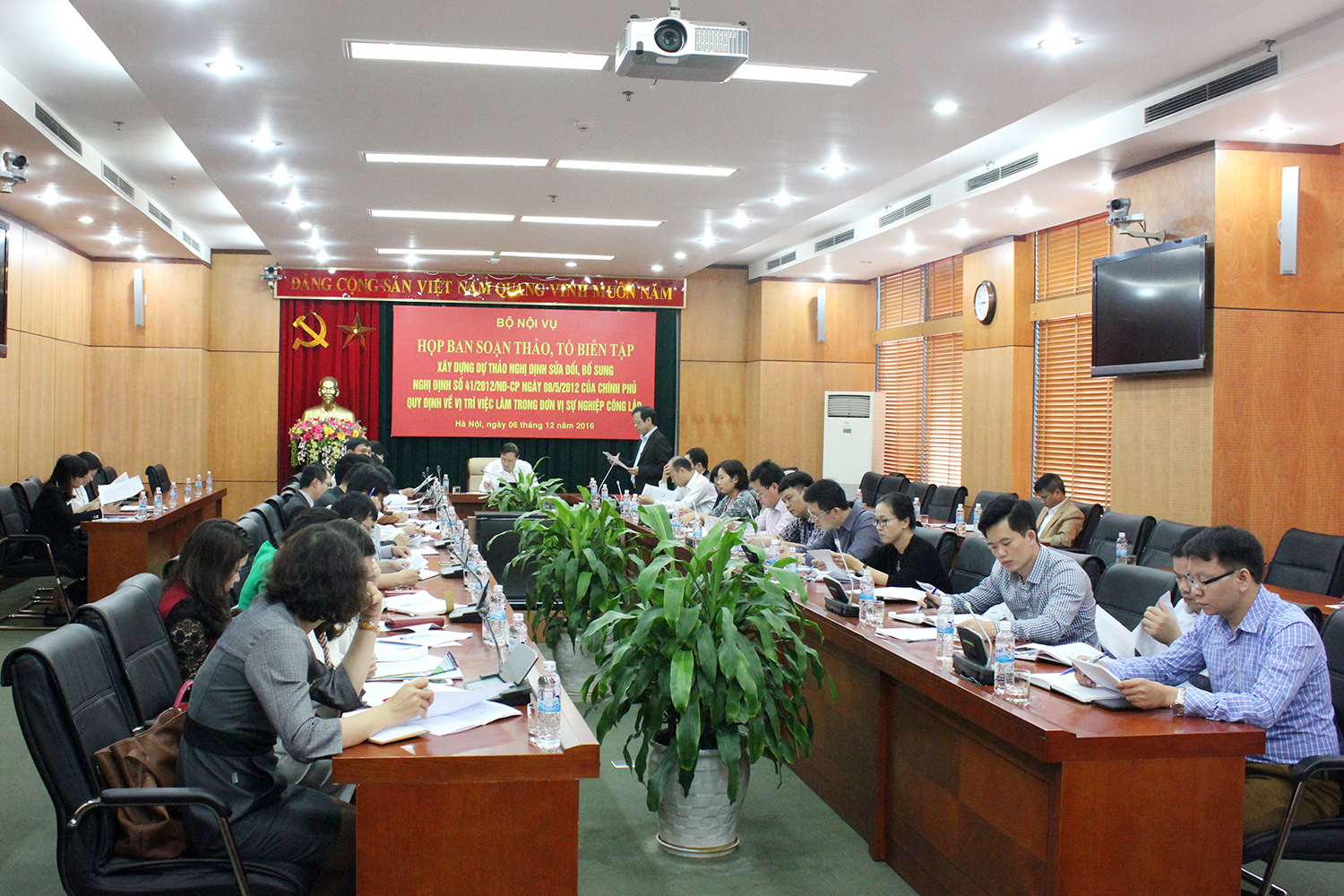 Xây dựng dự thảo Nghị định sửa đổi, bổ sung Nghị định của Chính phủ quy định về vị trí việc làm trong đơn vị sự nghiệp công lập.