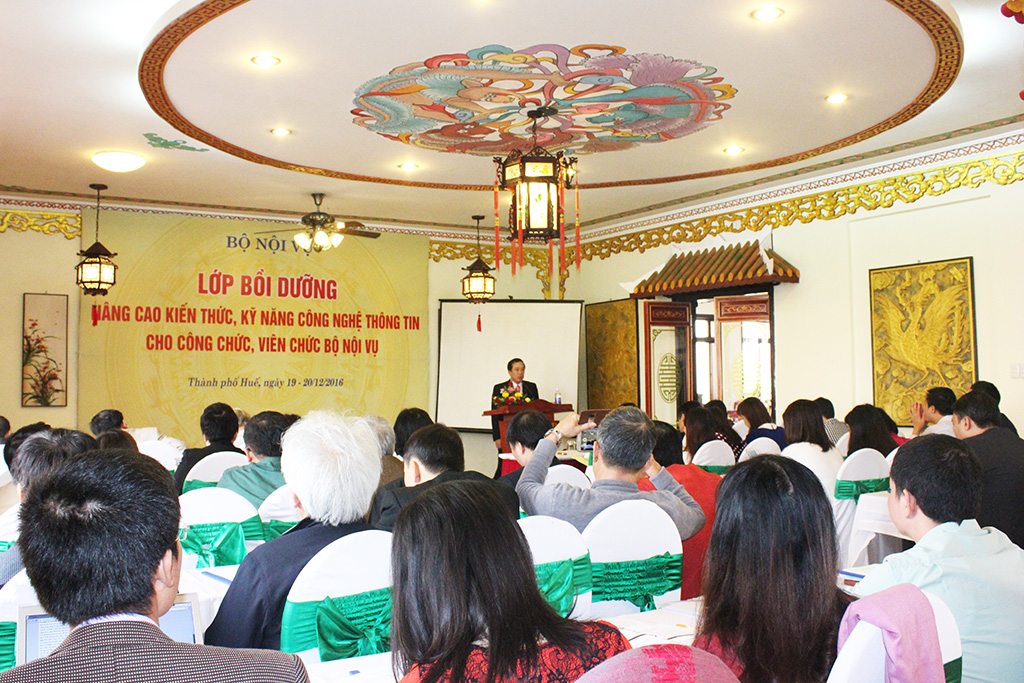 Lớp bồi dưỡng nâng cao kiến thức công nghệ thông tin cho công chức, viên chức Bộ Nội vụ