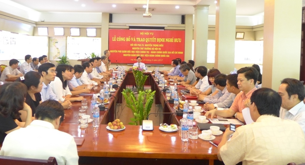 Lễ công bố và trao Quyết định nghỉ hưu đối với PGS, TS. Nguyễn Trọng Điều