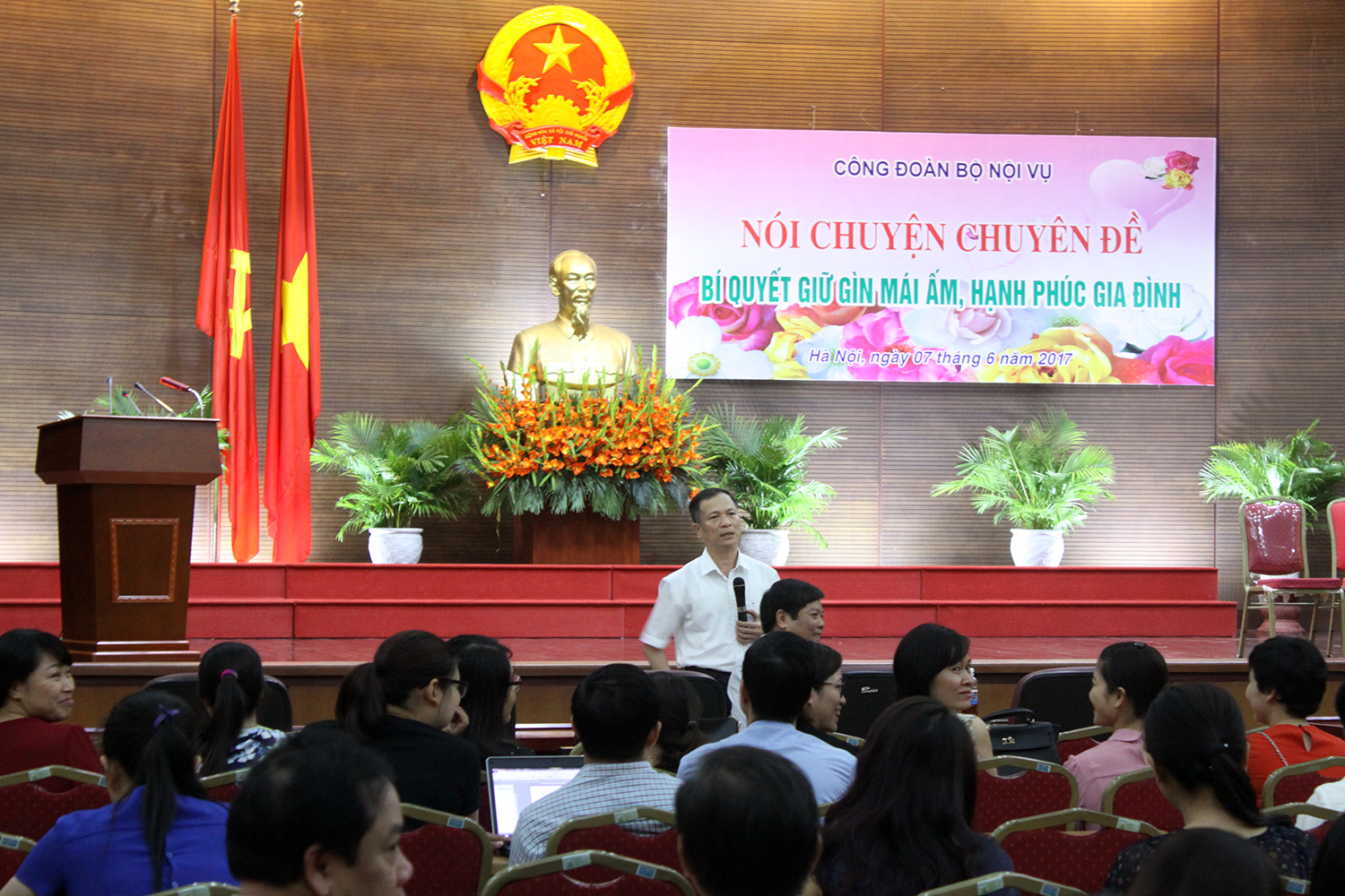 Công đoàn Bộ Nội vụ tổ chức nói chuyện chuyên đề nhân Ngày Gia đình Việt Nam 28/6
