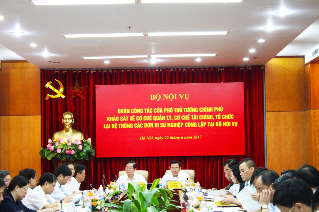 Đoàn công tác của Phó Thủ tướng Chính phủ khảo sát về cơ chế quản lý, cơ chế tài chính, tổ chức lại hệ thống các đơn vị sự nghiệp công lập tại Bộ Nội vụ