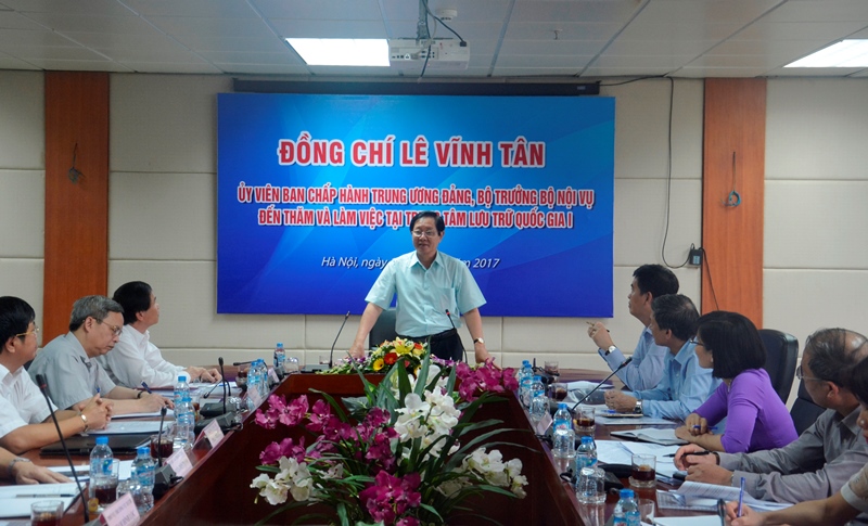 Bộ trưởng Bộ Nội vụ Lê Vĩnh Tân thăm và làm việc tại Trung tâm Lưu trữ quốc gia I