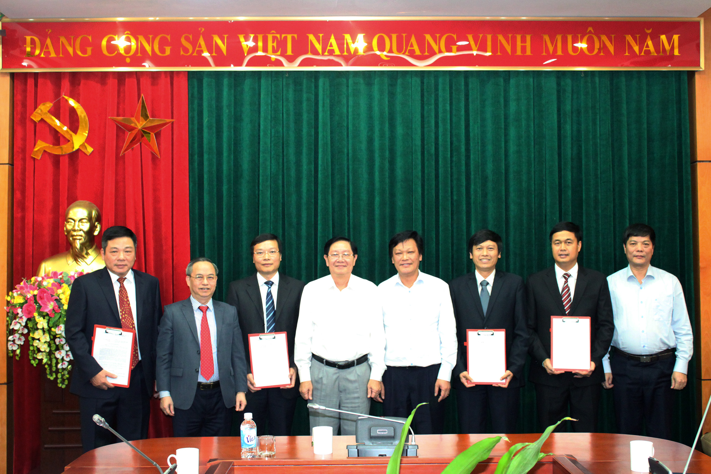 Bộ Nội vụ công bố quyết định bổ nhiệm lãnh đạo 4 đơn vị thuộc và trực thuộc Bộ