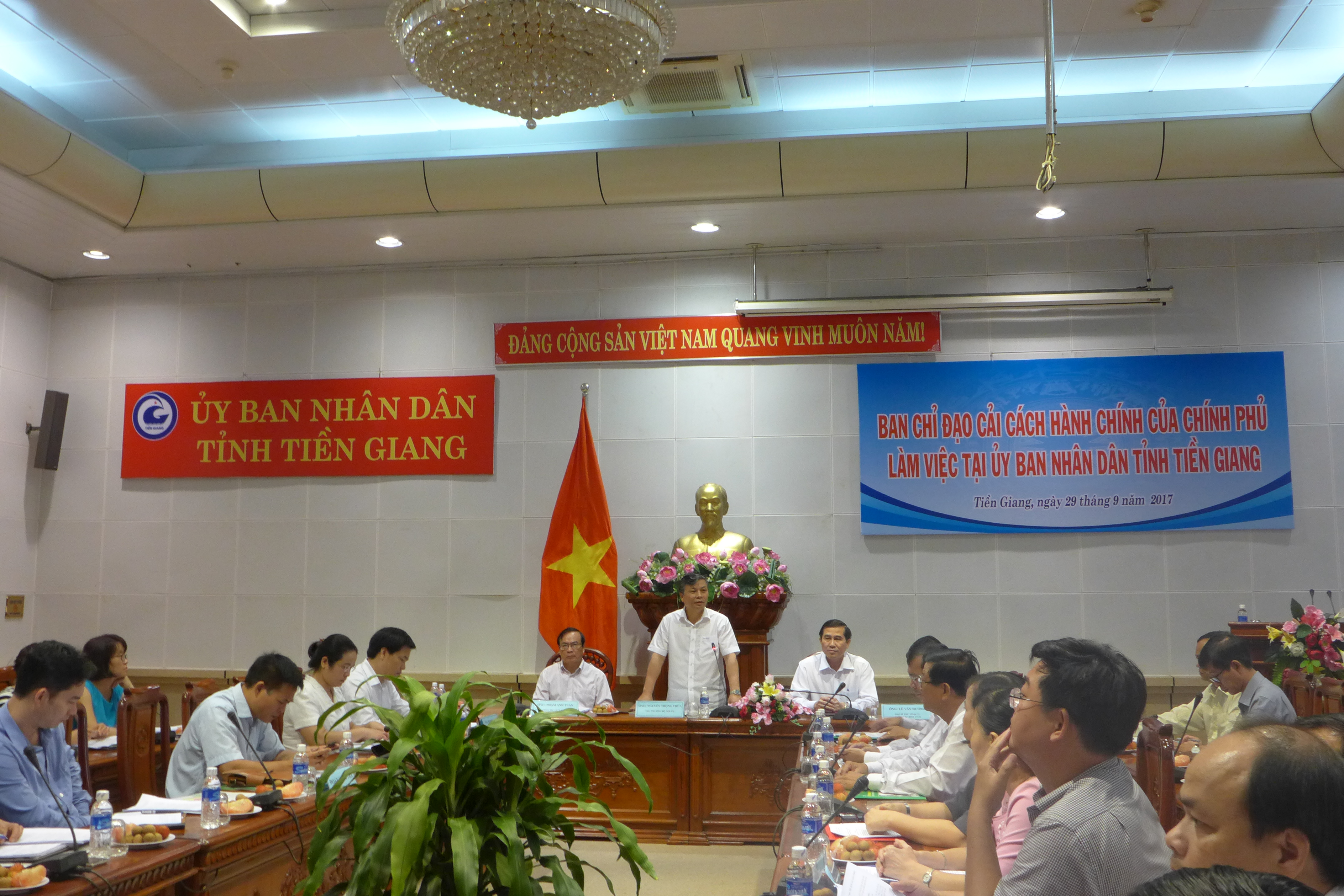 Thứ trưởng Bộ Nội vụ Nguyễn Trọng Thừa làm việc với tỉnh Tiền Giang về thực hiện Chương trình mục tiêu quốc gia xây dựng nông thôn mới năm 2017.