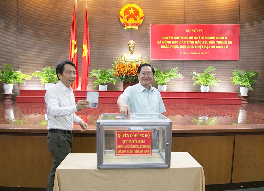 Bộ Nội vụ quyên góp ủng hộ Quỹ vì người nghèo và đồng bào các tỉnh Bắc Bộ, Bắc Trung Bộ khắc phục hậu quả thiệt hại do mưa lũ