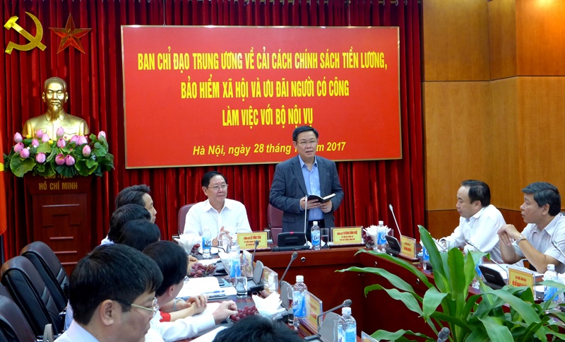 Ban Chỉ đạo Trung ương về cải cách chính sách tiền lương, bảo hiểm xã hội và ưu đãi người có công làm việc với Bộ Nội vụ