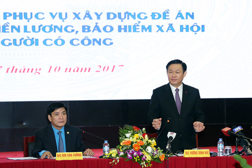 Không tinh giản biên chế, khó có thể cải cách tiền lương