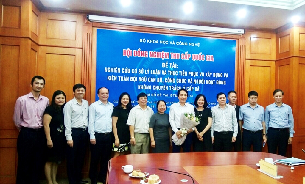 Nghiệm thu đề tài khoa học cấp quốc gia “Nghiên cứu cơ sở lý luận và thực tiễn phục vụ xây dựng và kiện toàn đội ngũ cán bộ, công chức và người hoạt động không chuyên trách ở cấp xã”