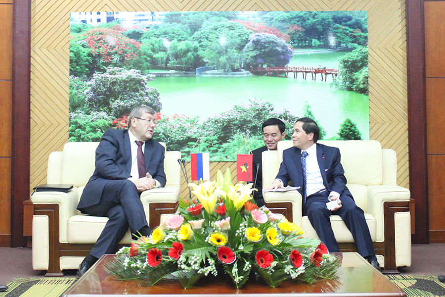 Thứ trưởng Bộ Nội vụ Triệu Văn Cường tiếp xã giao Đoàn công tác của Cơ quan Lưu trữ Liên bang Nga
