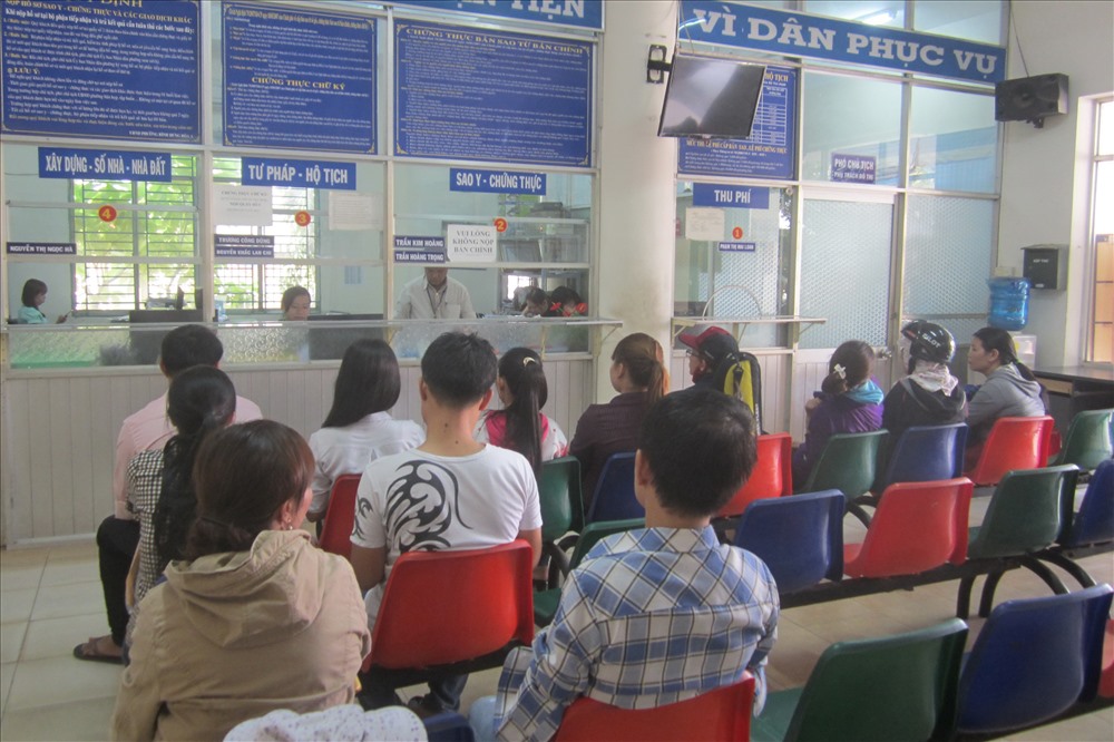 Khi công chức lương thấp hơn công nhân