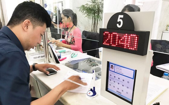 380 tỷ đồng động viên 1.062 công chức TPHCM tinh giản biên chế